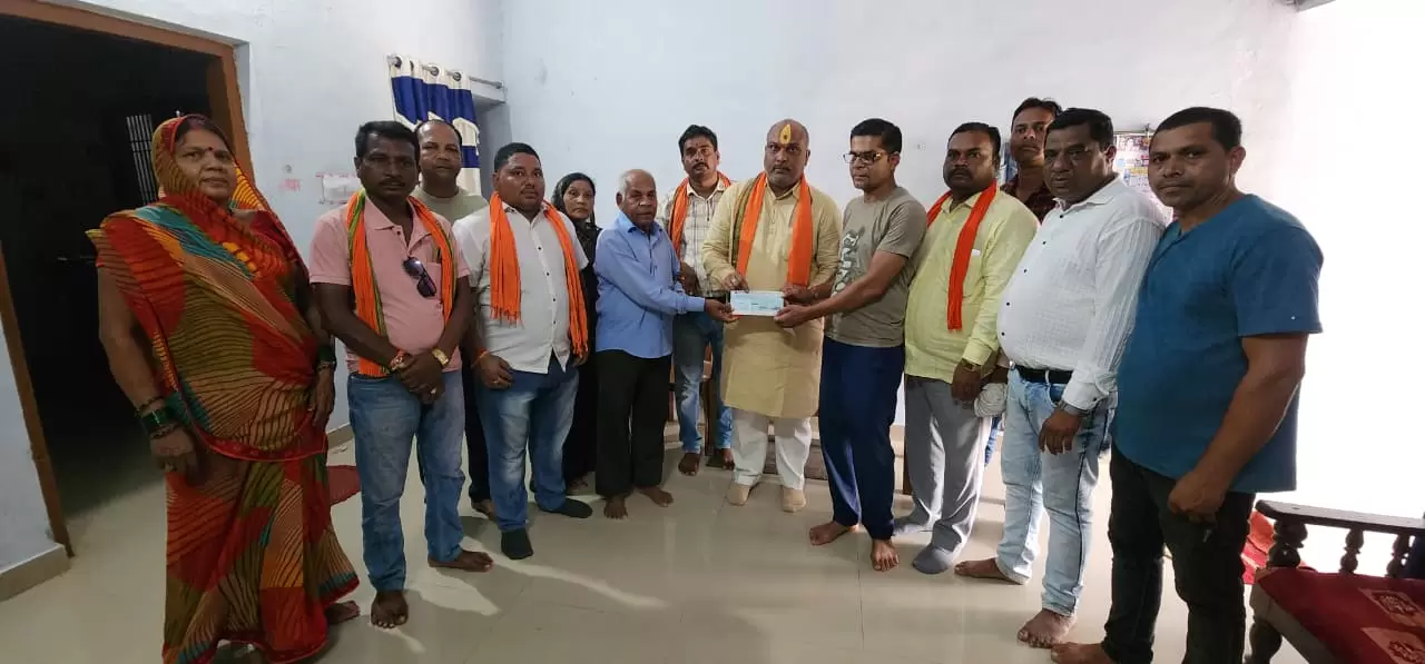 दुर्ग ग्रामीण विधायक ललित चंद्राकर ने प्रदान की सहायता राशि