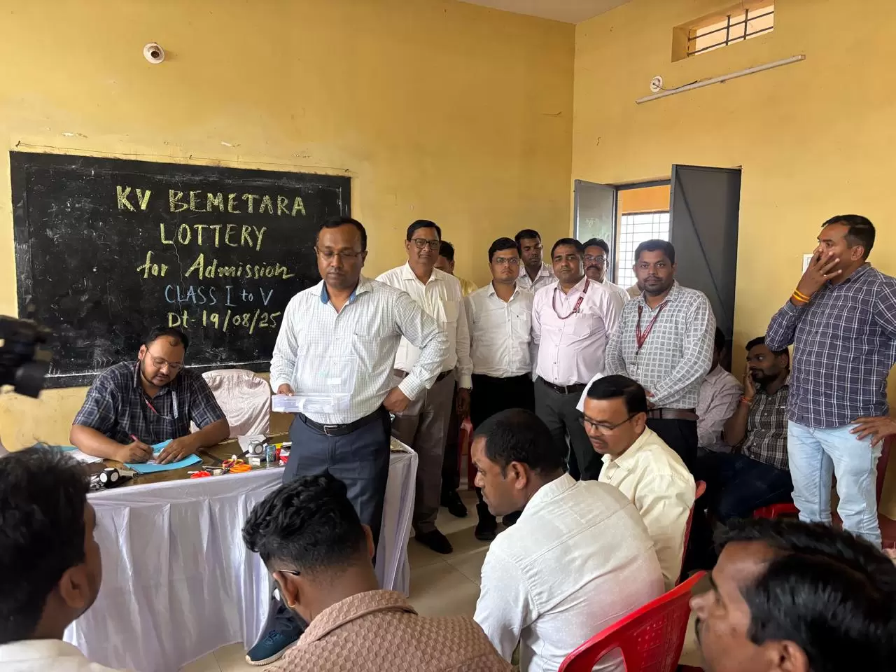 कलेक्टर के मार्गदर्शन में केंद्रीय विद्यालय बेमेतरा में लॉटरी प्रक्रिया सम्पन्न, कुल 200 बच्चों को मिलेगा प्रवेश