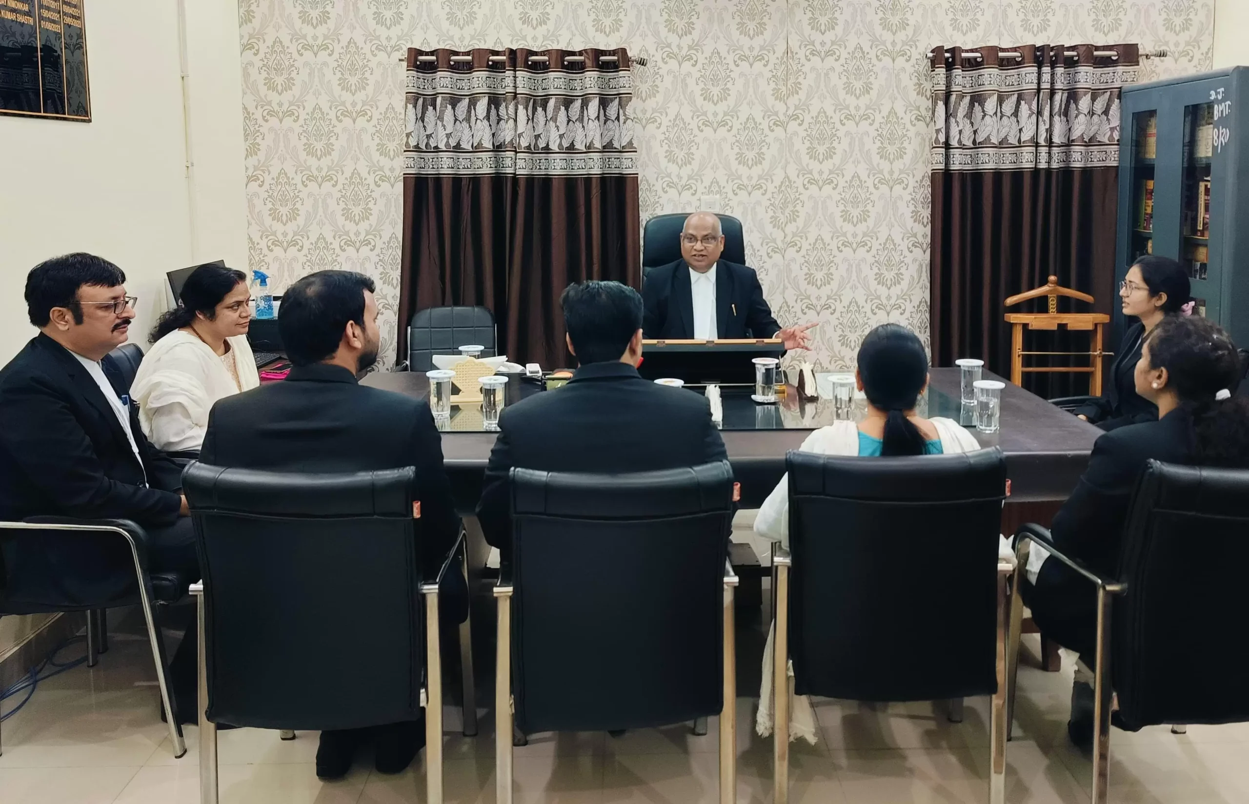 आगामी नेशनल लोक अदालत के तैयारी के संबंध में बैठक कर की गई चर्चा