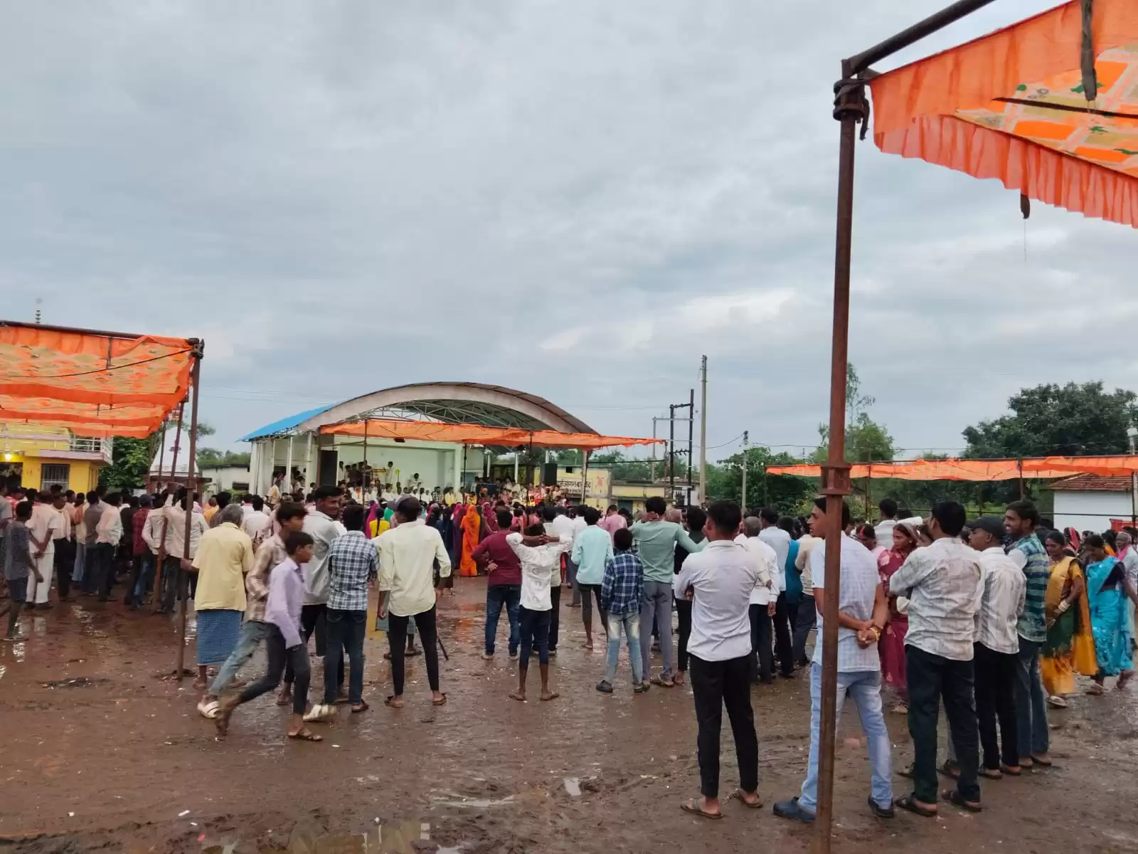 परपोड़ा में पोला त्यौहार बड़े उत्साह के साथ बाजार चौक में मनाया गया