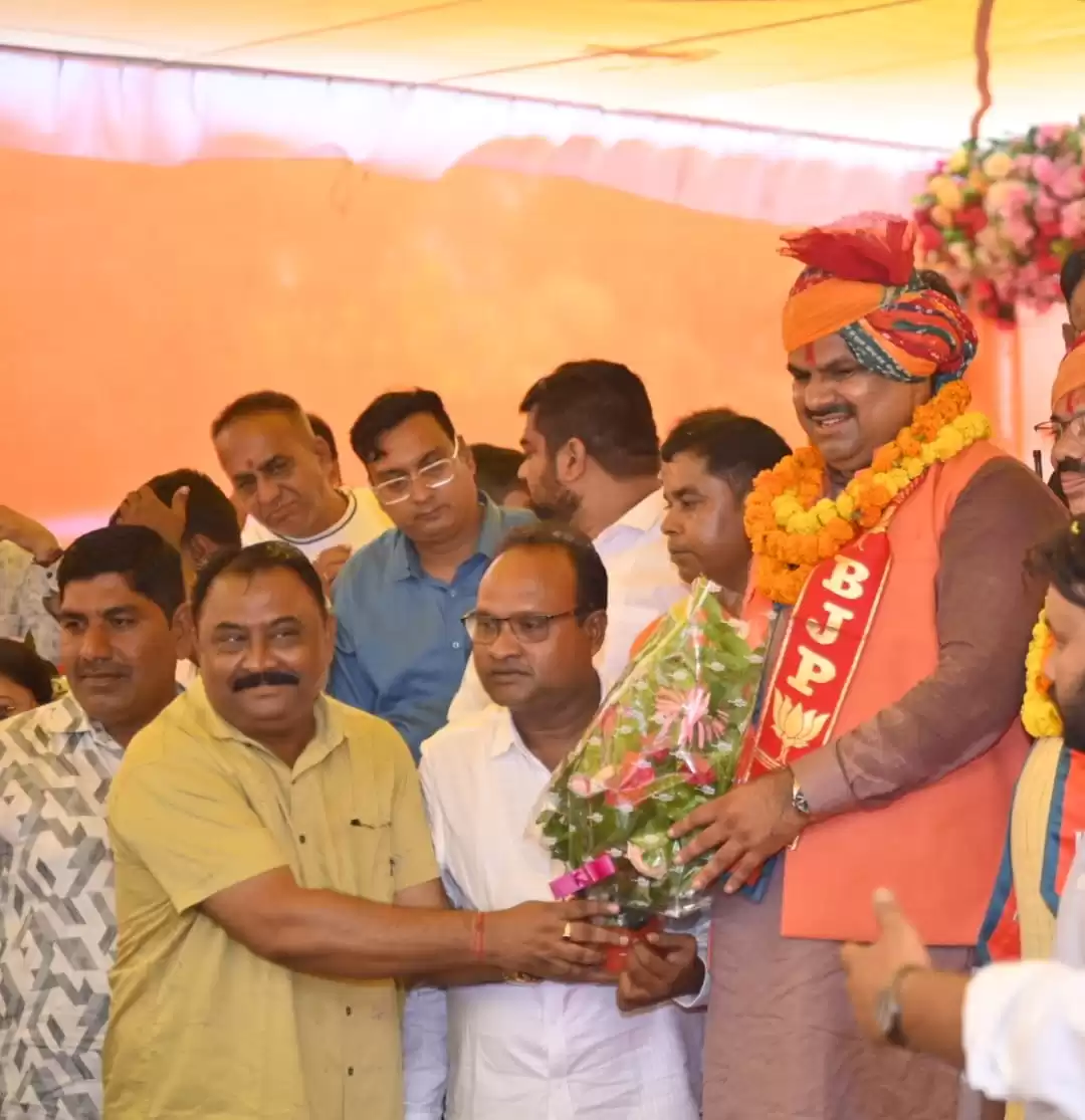 पूर्व पार्षद राकेश सेन ने सर्मथकों के साथ केबिनेट मंत्री गजेन्द्र यादव का किया अभिनंदन