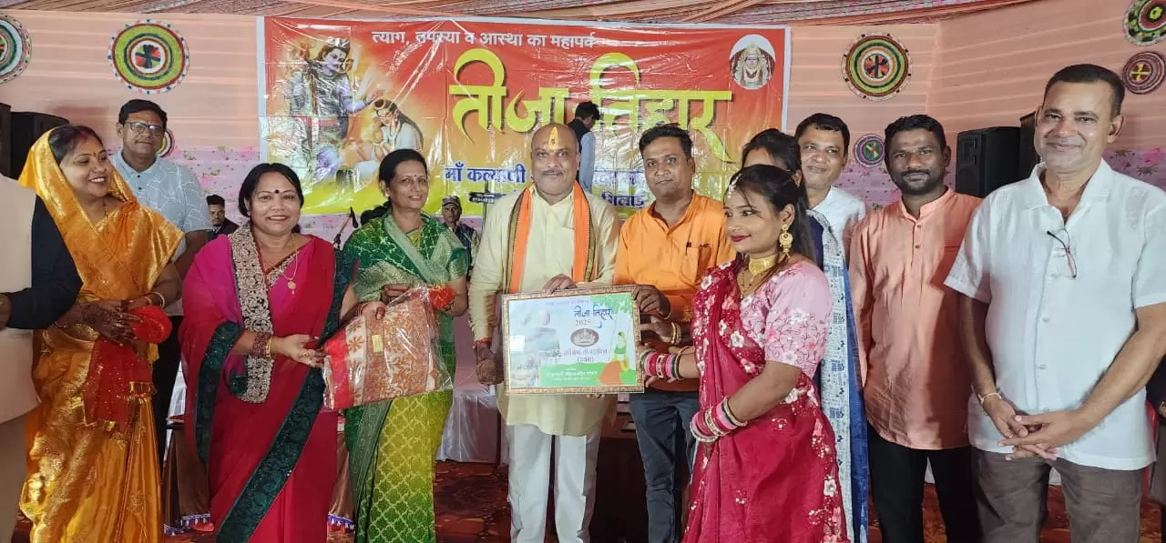 कल्याणी शीतला मंदिर परिसर में आयोजित तीजा तिहार कार्यक्रम में सम्मिलित हुए दुर्ग ग्रामीण विधायक ललित चंद्राकर