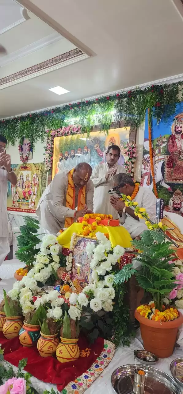 दुर्ग ग्रामीण विधायक ललित चंद्राकर ने बाबा रामदेव मंदिर में प्रभु श्रीराम की पूजा-अर्चना कर प्रदेश वासियों की कल्याण की कामना की