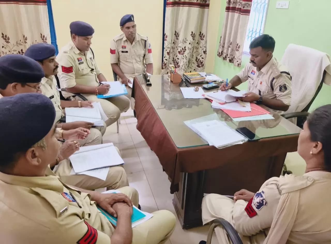 एसडीओपी बेमेतरा मनोज तिर्की ने पुलिस अनुविभाग बेमेतरा के थाना, चौकी के बीट प्रभारियों की बैठक ली