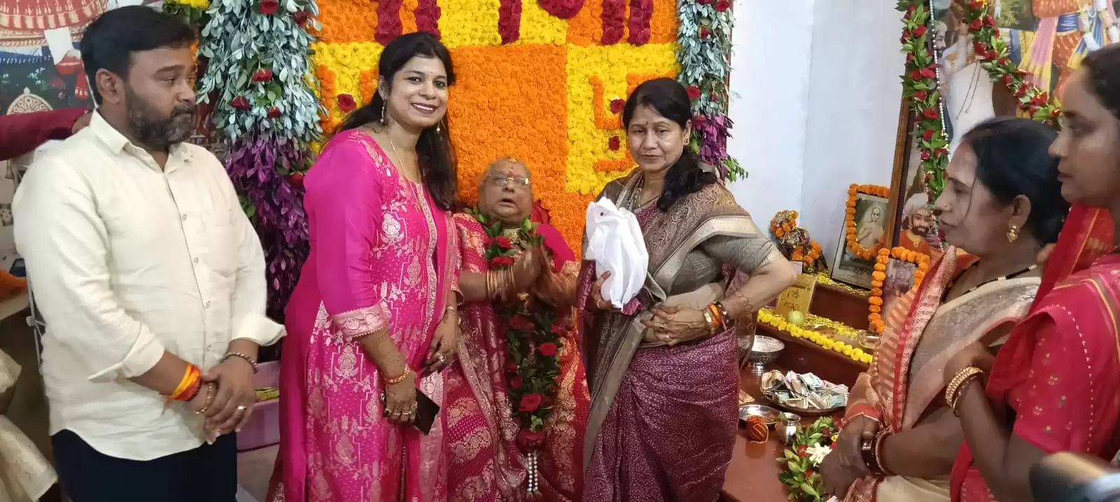 रामदेव बाबा के भादवा मेला के अंतिम दिन दर्शन के लिए उमड़े श्रद्धालु, हवनकुंड में नारियल अर्पित कर श्रद्धालुओं ने मनोकामना पूर्ण करने की प्रार्थना