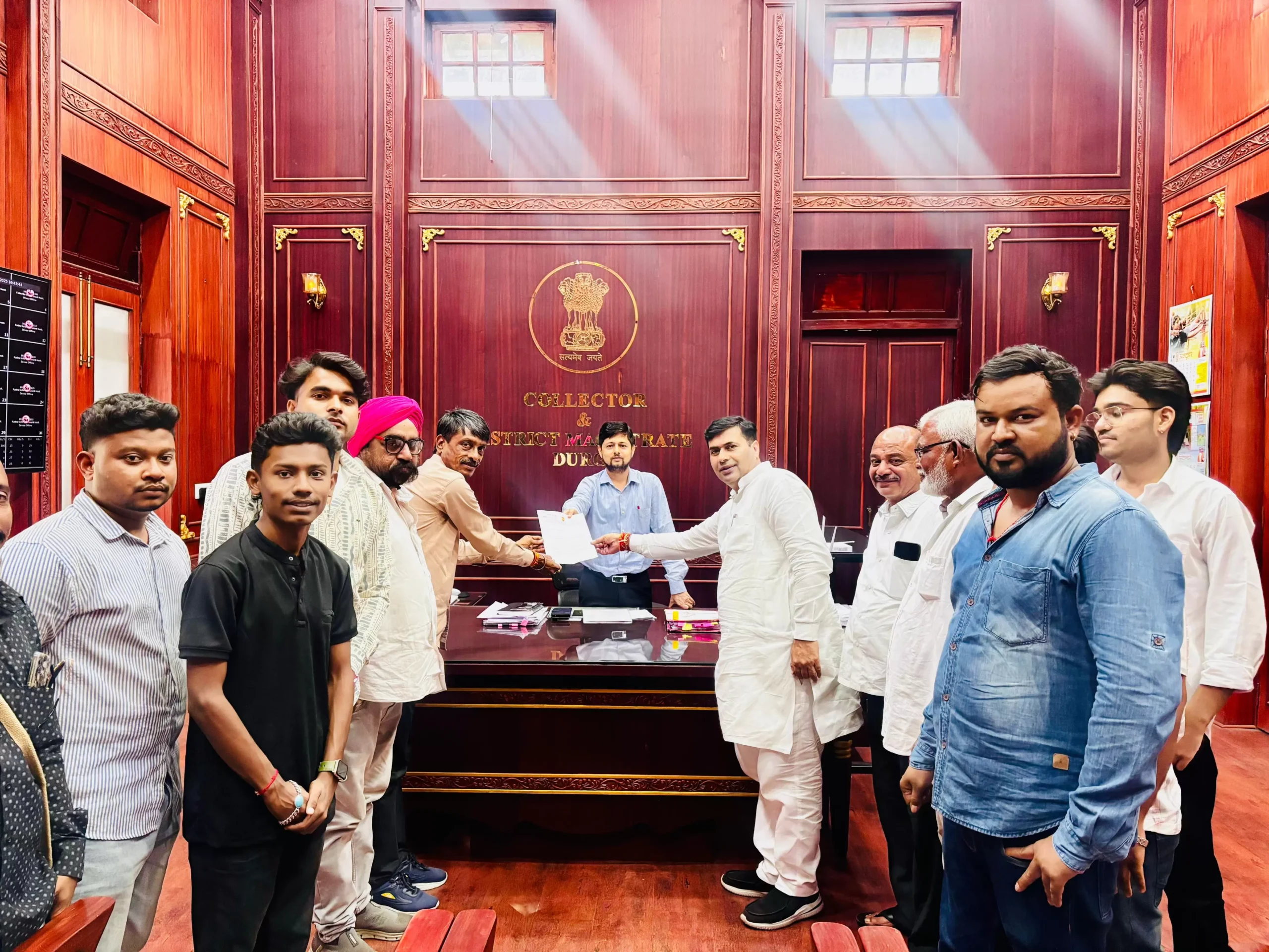 जनसमस्याओं को लेकर कांग्रेस का हल्ला बोल , पूर्व महापौर धीरज बाकलीवाल और नेता प्रतिपक्ष संजय कोहले के नेतृत्व में दुर्ग कलेक्टर को सौंपा गया ज्ञापन