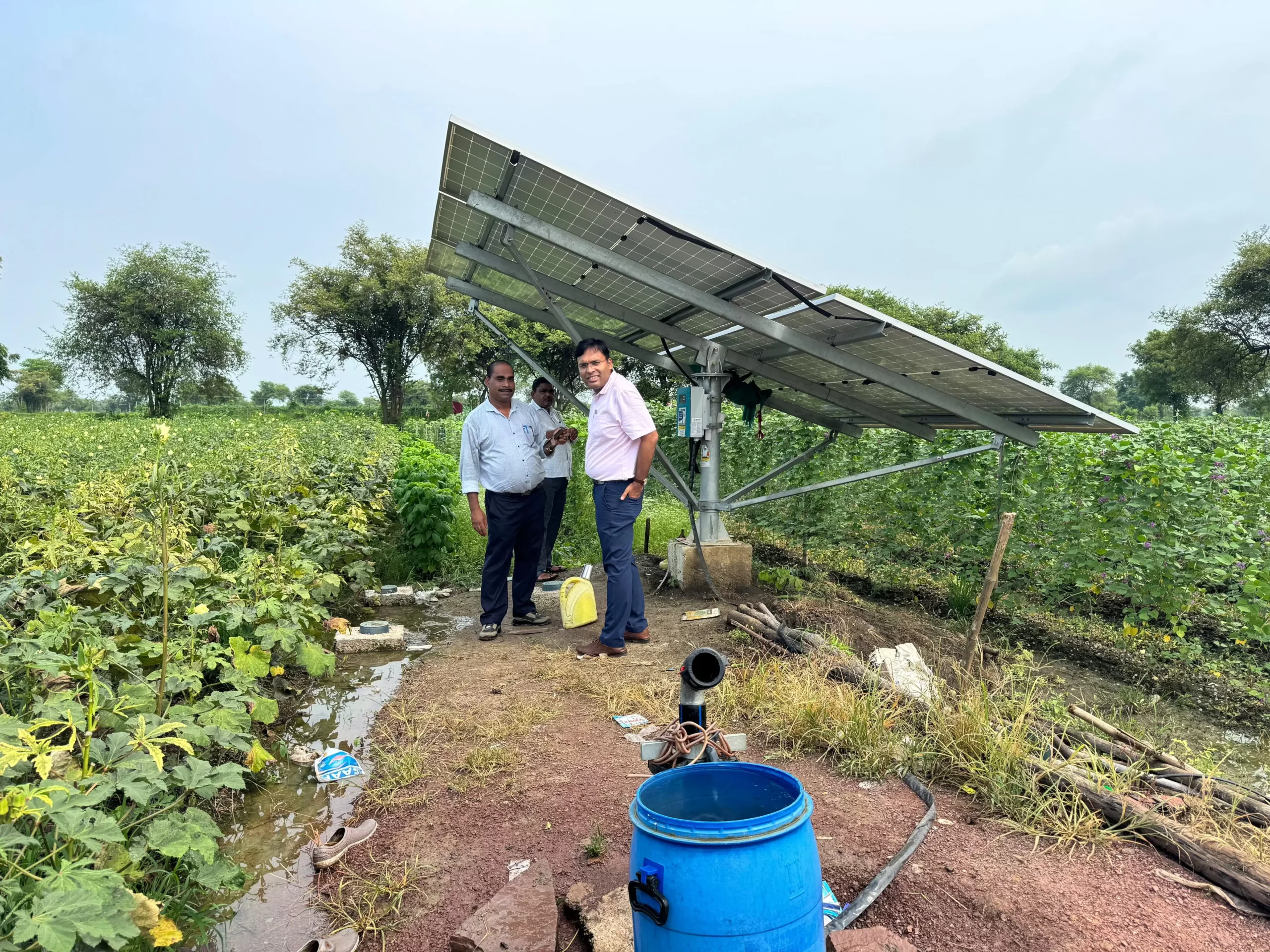 सोलर पैनल से कर रहे खेती, बिजली बंद होने का झंझट नहीं