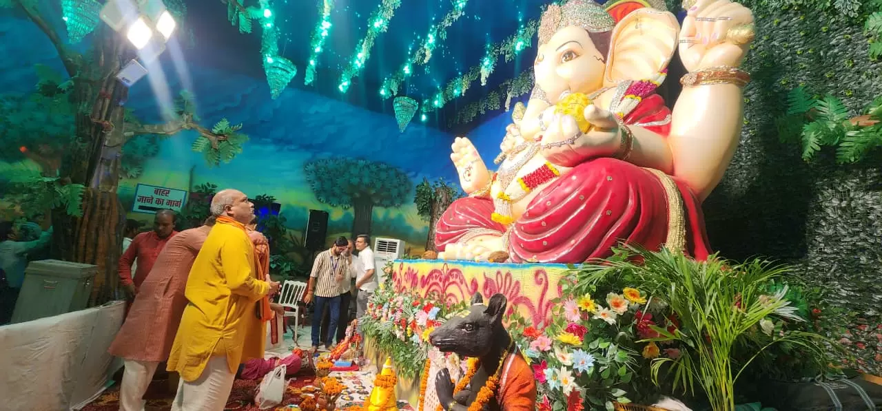 दुर्ग ग्रामीण विधायक ललित चंद्राकर ने की भगवान गणेश जी की पूजा-अर्चना, प्रदेश वासियों की खुशहाली की कामना की