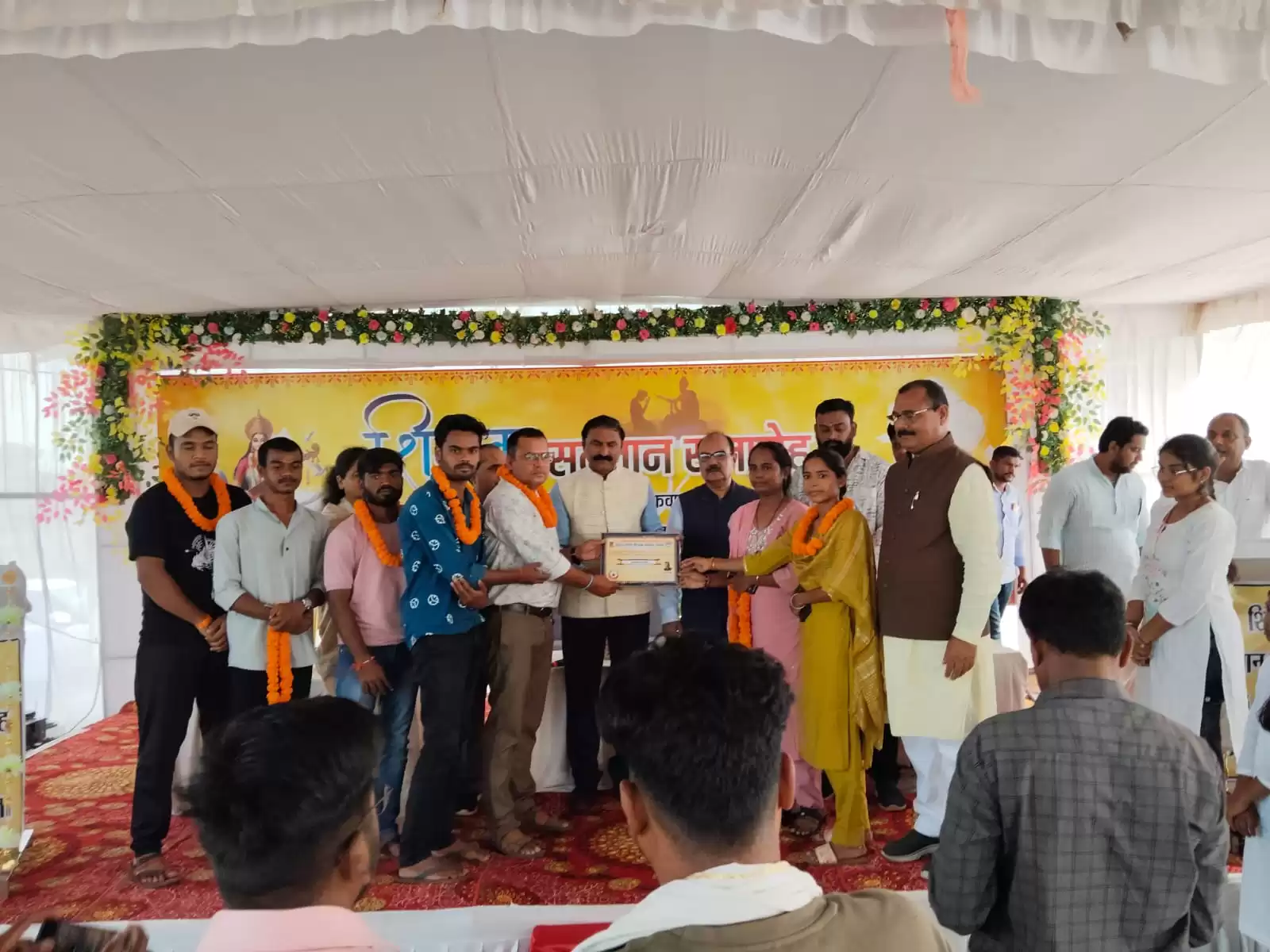 बेरला में शिक्षकों का सम्मान, शामिल हुए यूनिवर्सिटी के कुलपति