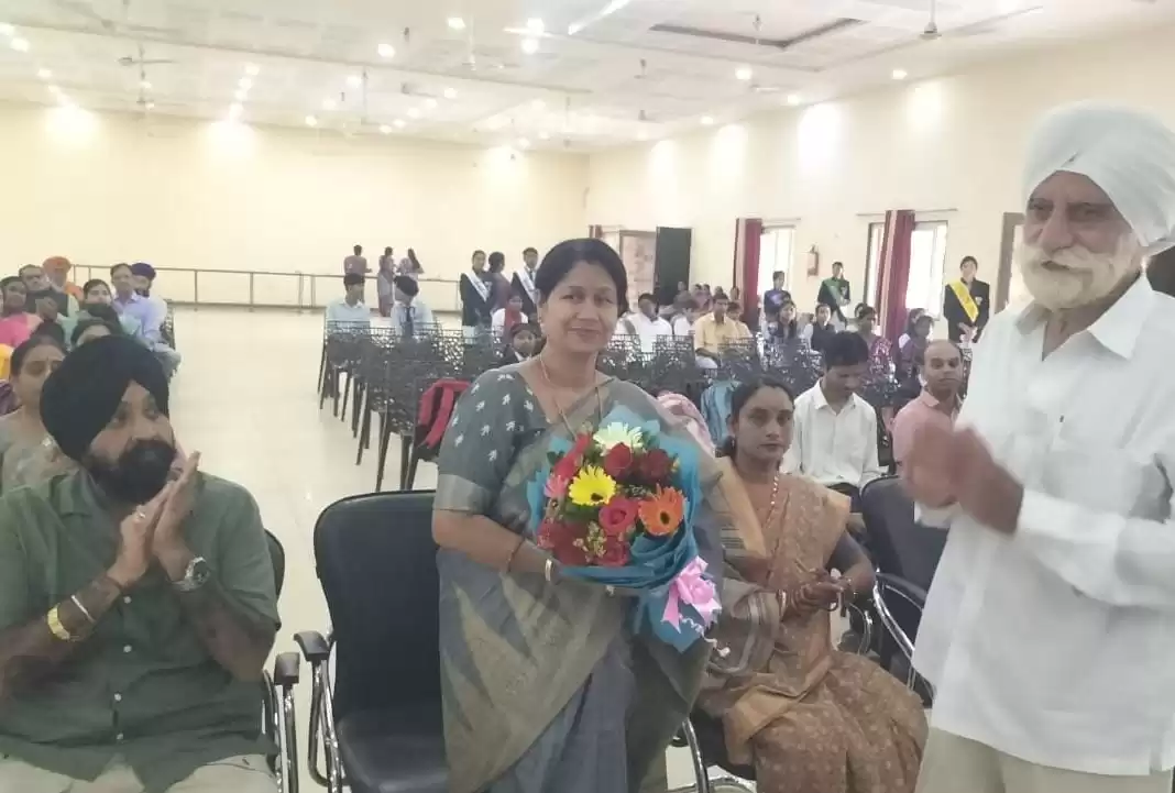 खालसा स्कूल में शिक्षक दिवस पर महापौर अलका बाघमार ने किया शिक्षकों का सम्मान