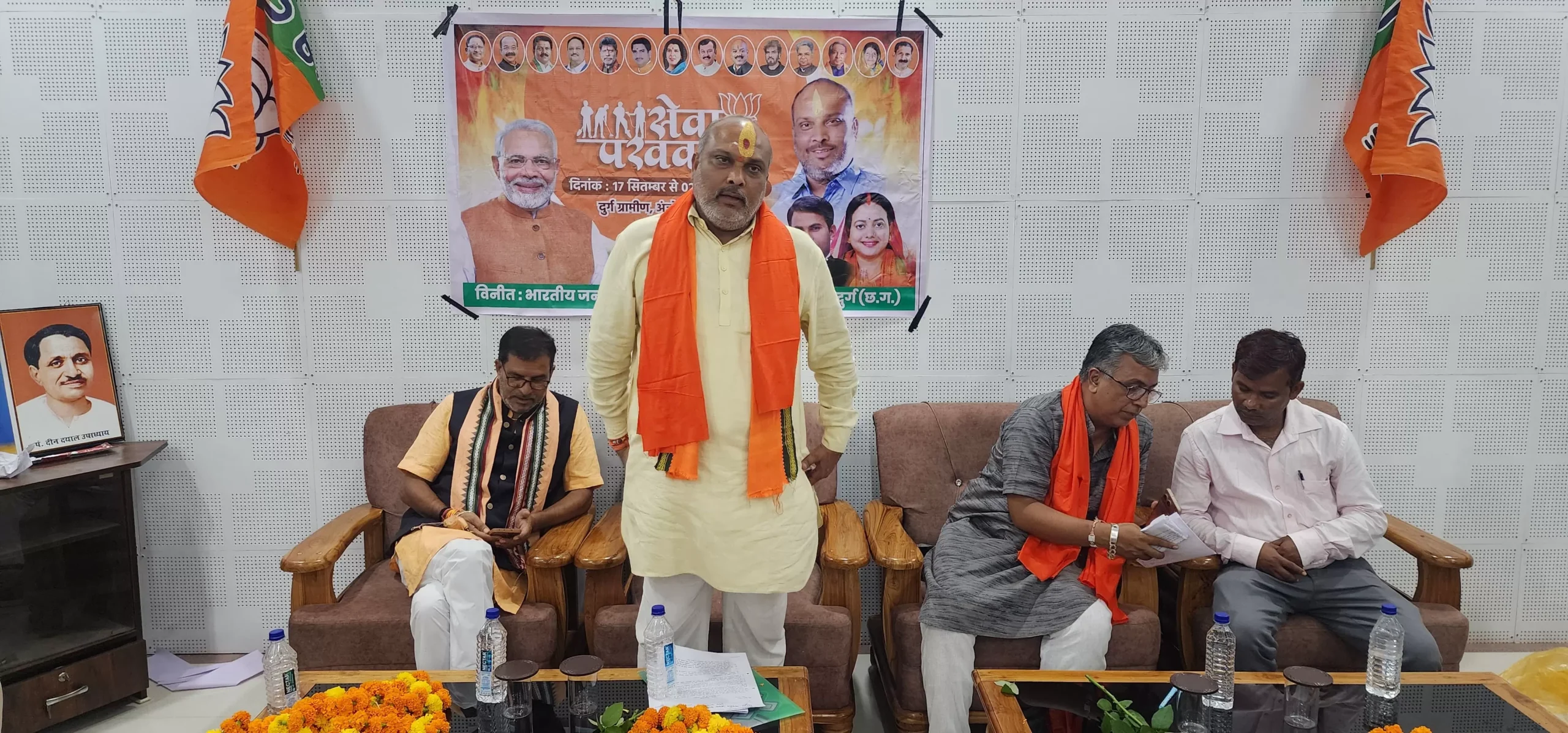 दुर्ग ग्रामीण विधायक ललित चंद्राकर ने अंजोरा मंडल स्तरीय सेवा पखवाड़ा कार्यक्रम की आवश्यक कार्यकारणी बैठक में सम्मिलित हुए