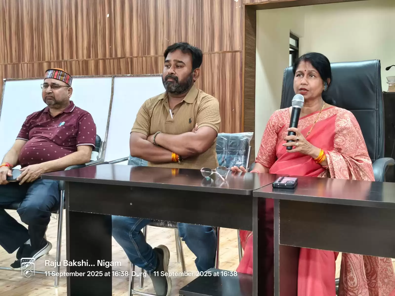 महापौर ने डेयरी संचालकों को दी सख्त चेतावनी,नालियों में गोबर बहाने वालों पर लगेगा भारी जुर्माना