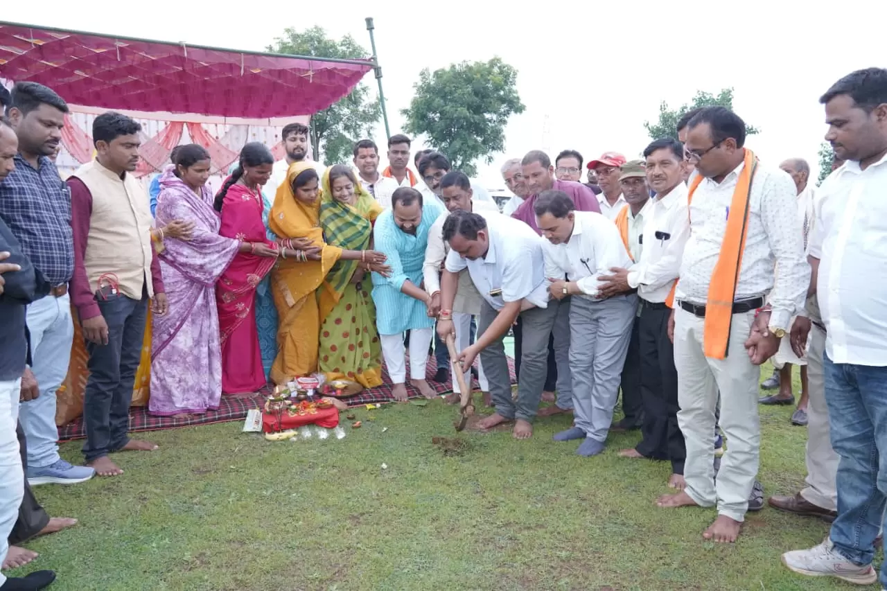 भीमभौरी मे नगर पंचायत भवन निर्माण का विधायक दीपेश साहू ने किया भूमिपूजन