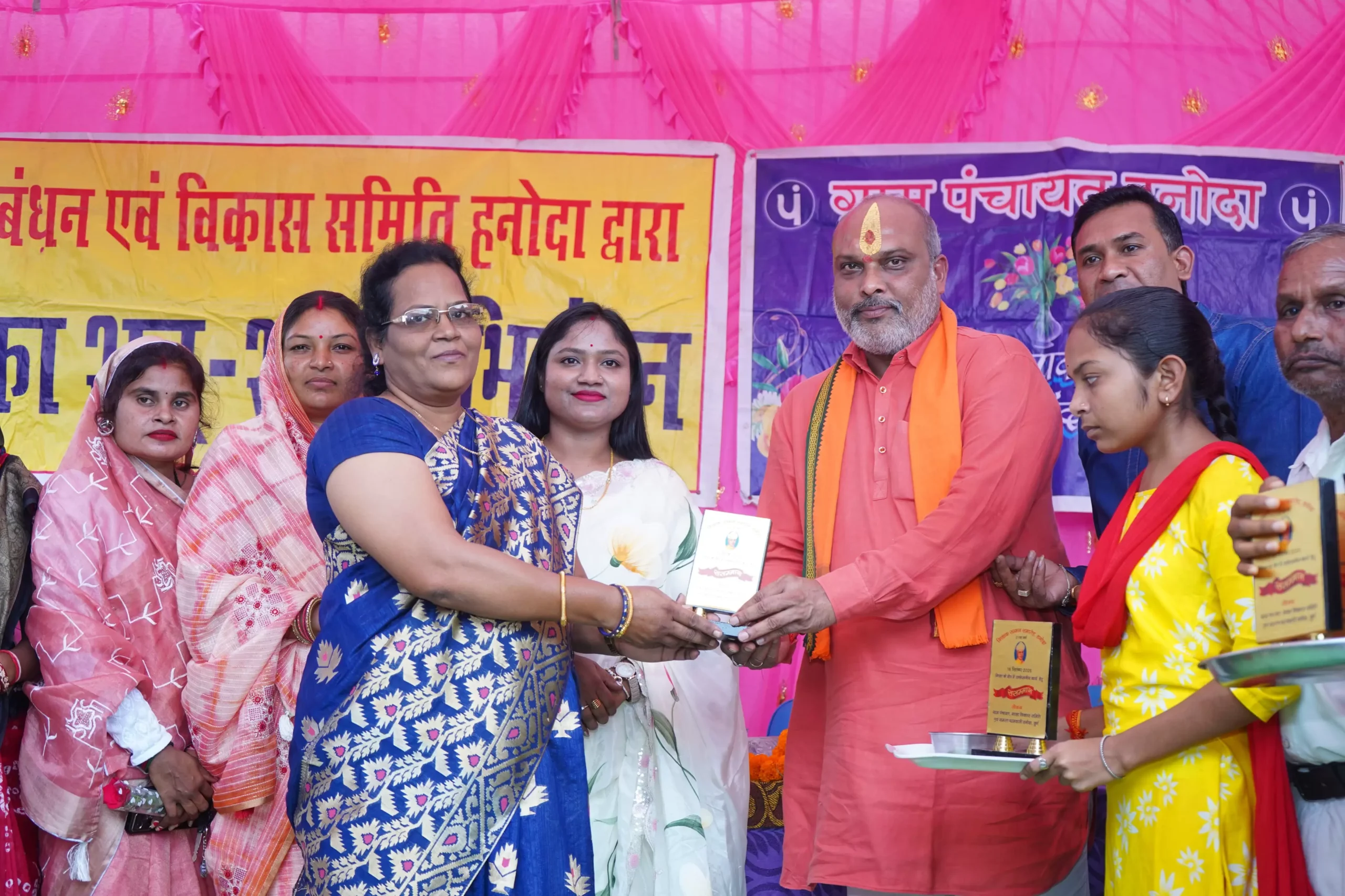 हनोदा में आयोजित शिक्षक सम्मान कार्यक्रम में सम्मिलित हुए दुर्ग ग्रामीण विधायक ललित चंद्राकर