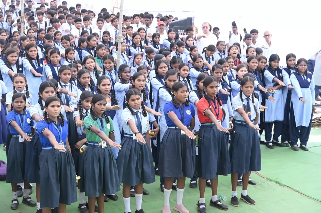 बेमेतरा में स्वच्छता रैली, हजारों लोगों ने लिया हिस्सा – विधायक श्री दीपेश साहू ने दिलाई स्वच्छता की शपथ