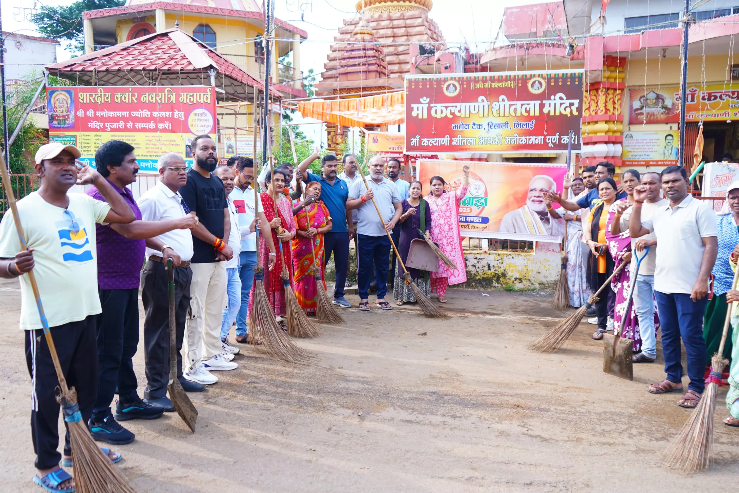 स्वच्छता अभियान कार्यक्रम में सम्मिलित हुए दुर्ग ग्रामीण विधायक ललित चंद्राकर