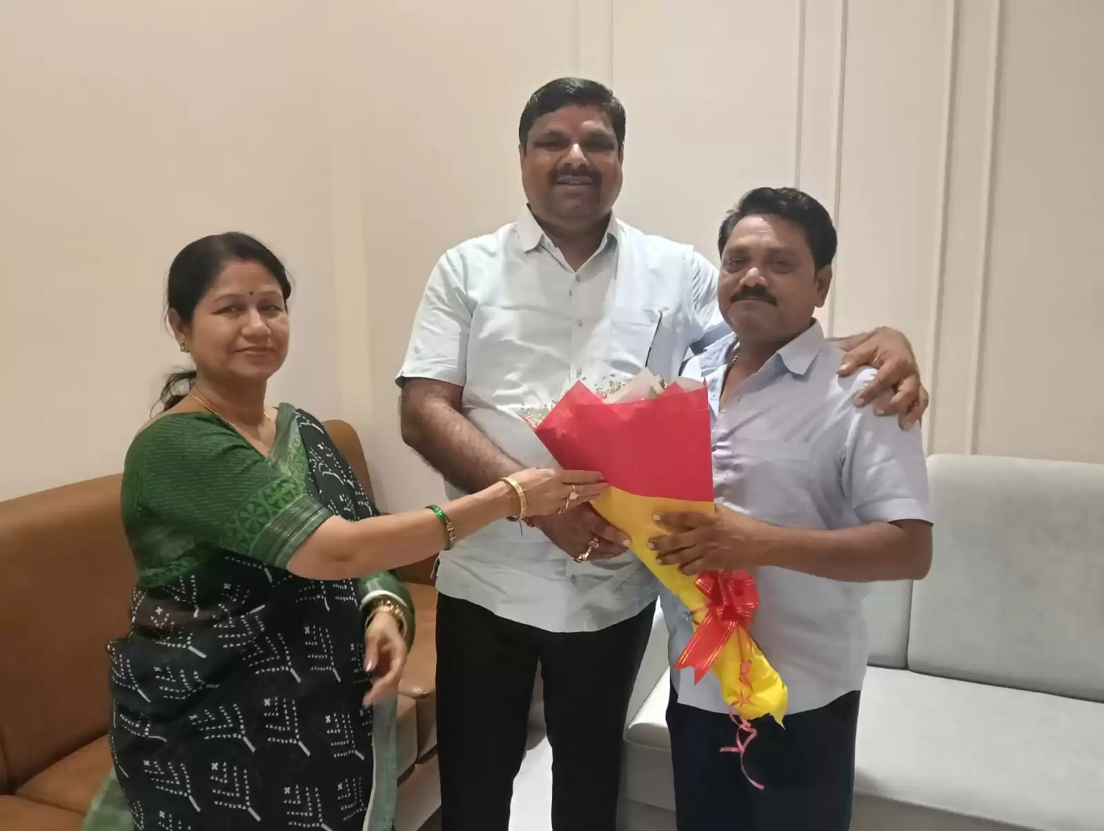 कैबिनेट मंत्री से महापौर ने की मुलाकात,शहर की प्रकाश व्यवस्था हेतु 40 लाख की मांग