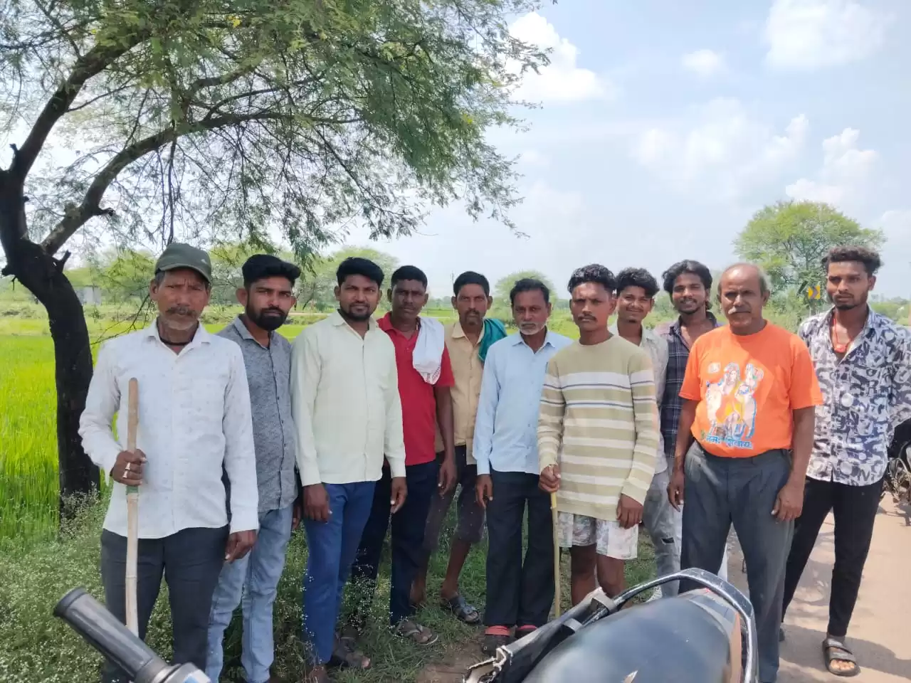 परपोड़ा के मवेशी मोहभट्टा के किसानों की फसल कर रहे खराब, देखिए पूरी खबर