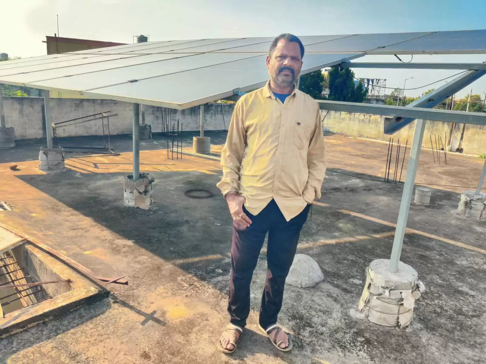 पीएम सूर्य घर मुफ्त बिजली योजना से बेमेतरा के धनेश गुप्ता बने मिसाल, घर और लॉज दोनों पर सोलर सिस्टम लगाकर घटाया बिजली खर्च, बढ़ाई बचत और पर्यावरण संरक्षण में भी योगदान