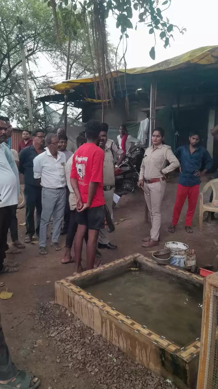 बेमेतरा के अवैध चखना सेंटरो पर कार्रवाई, सामान की बनाई जब्ती 