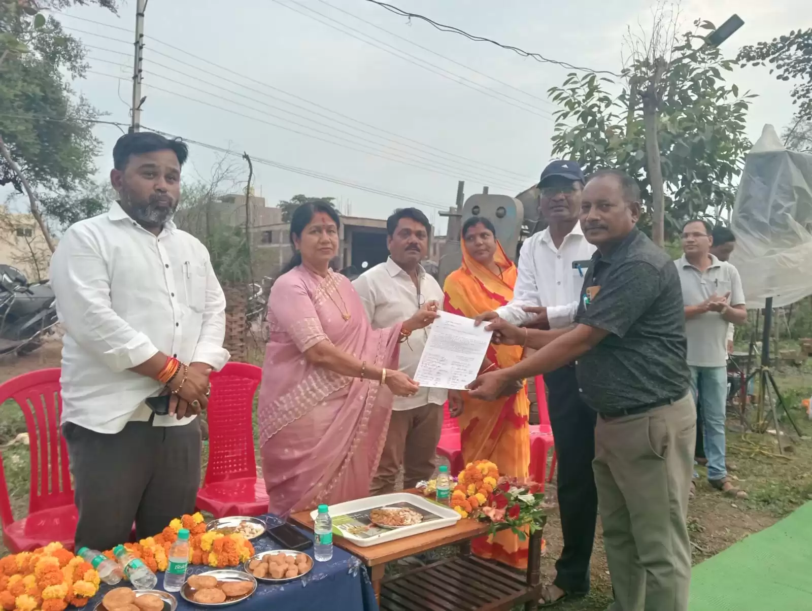 पार्षद निधि के विकास कार्यों का भूमि पूजन सम्मिलित हुई महापौर एवं परिषद