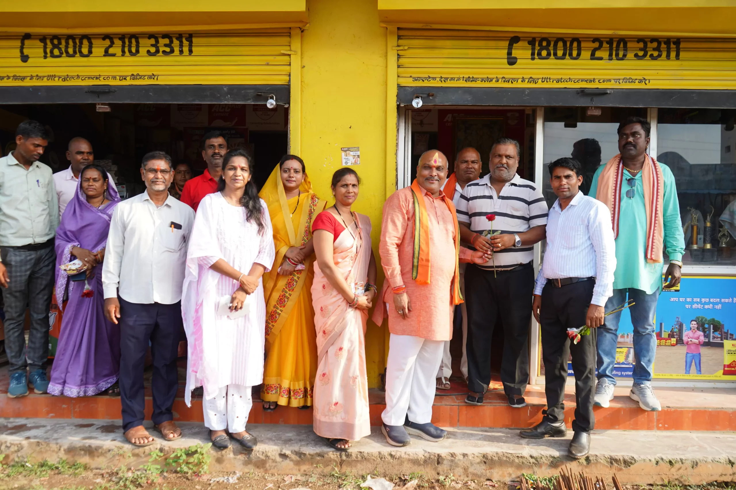 दुर्ग ग्रामीण विधायक ललित चंद्राकर ने नगपुरा बाजार में दुकानदारों से मिलकर स्वागत अभिनंदन किया