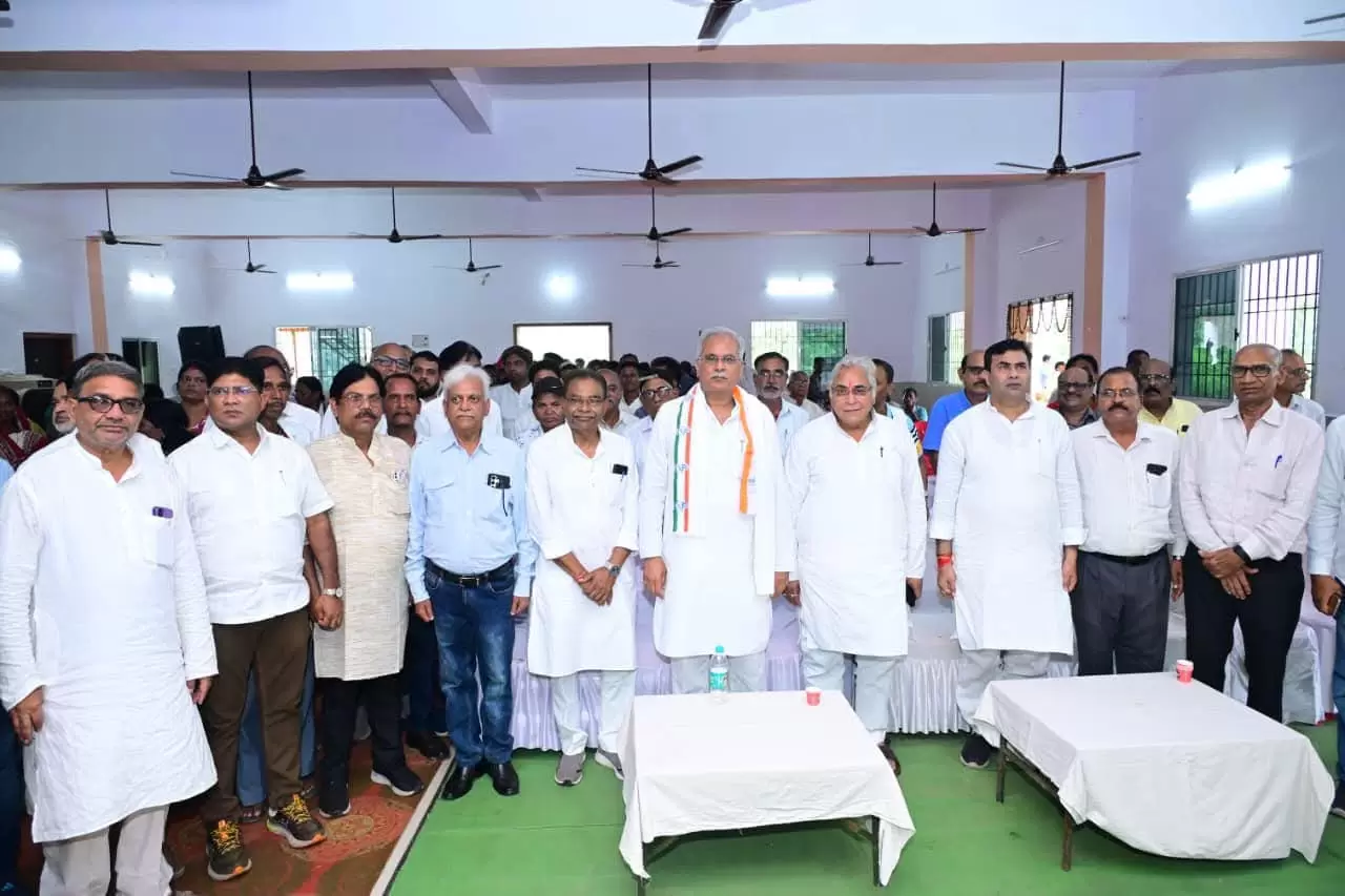 छत्तीसगढ़ी महापुरुषों की स्मृति में आयोजित पितर नेवता में जुटे लोग, पितरों और महापुरुषों को भूलने वाले समाज का खत्म हो जाता है अस्तित्व -भूपेश बघेल