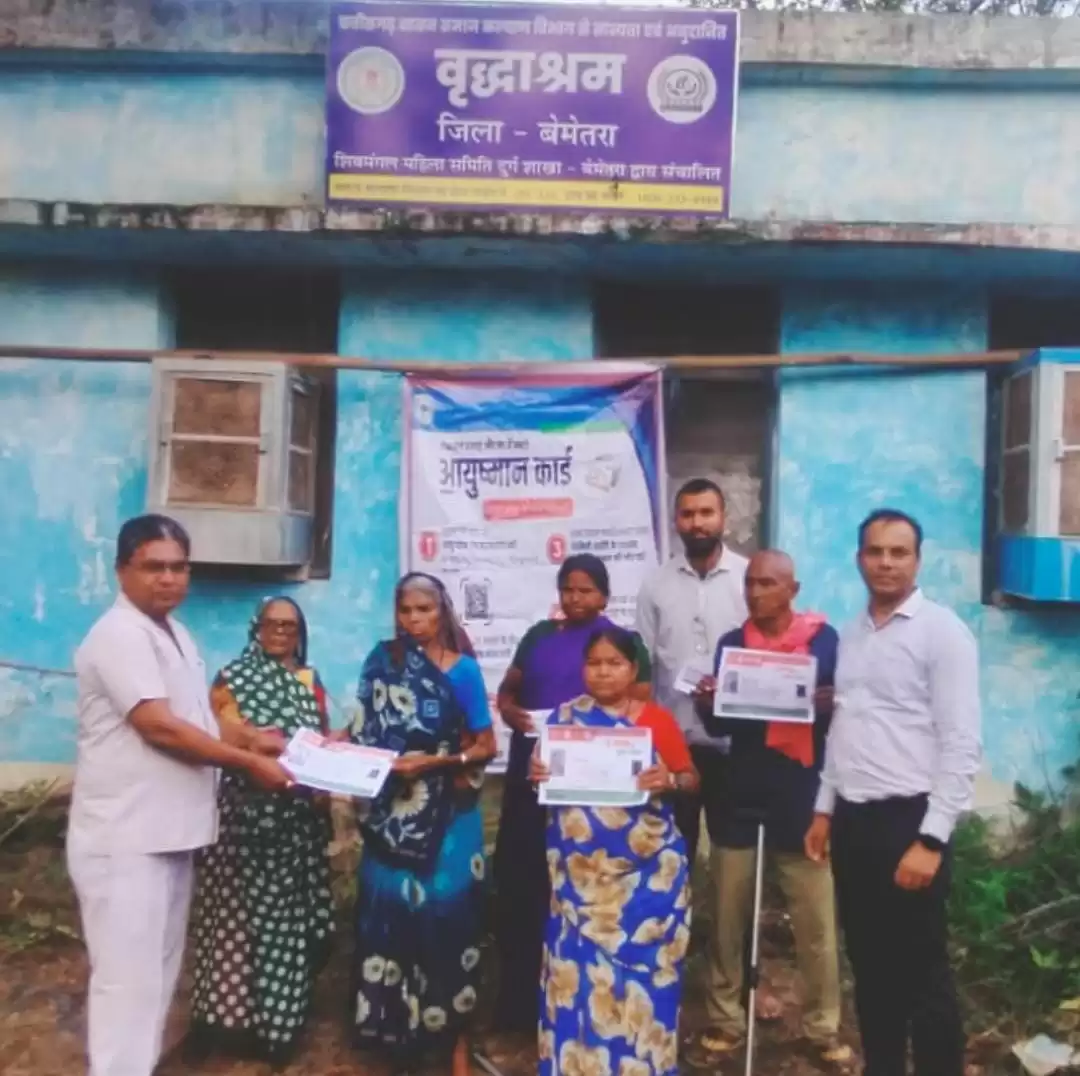 स्वस्थ नारी स्वस्थ परिवार अभियान अंतर्गत वृद्धा आश्रम में बने आयुष्मान, वय वंदना और आभा कार्ड