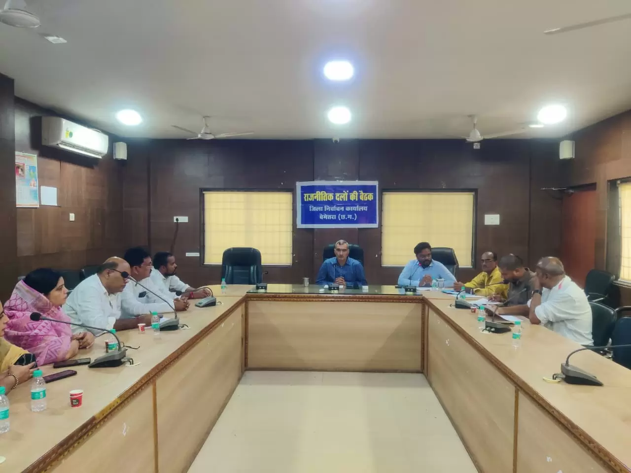 निर्वाचक नामावलियों के विशेष गहन पुनरीक्षण हेतु राजनीतिक दलों की बैठक सम्पन्न