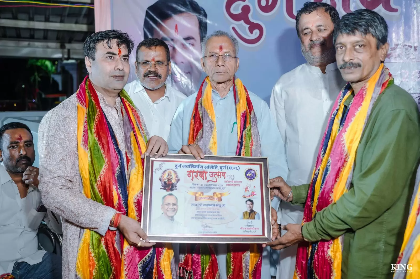 महेश कॉलोनी में गरबा उत्सव का रंगारंग आगाज़ – सितारों और दिग्गजों की मौजूदगी से सजी महफिल , पूर्व महापौर धीरज ने किया जनता का अभिवादन