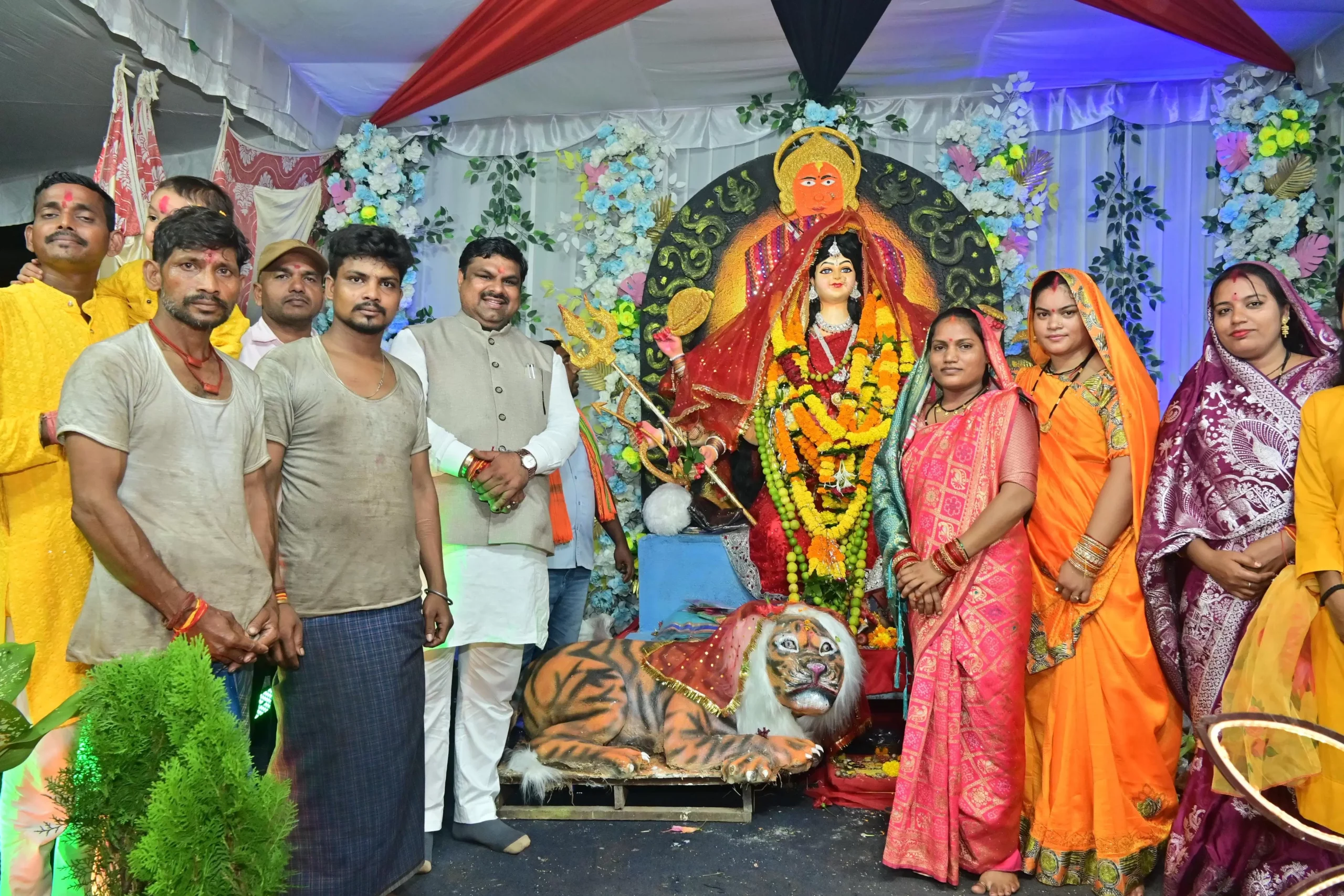 शिक्षा मंत्री गजेन्द्र यादव ने दी दुर्गा नवमी की शुभकामनायें, हवन पूजन में शामिल हुए