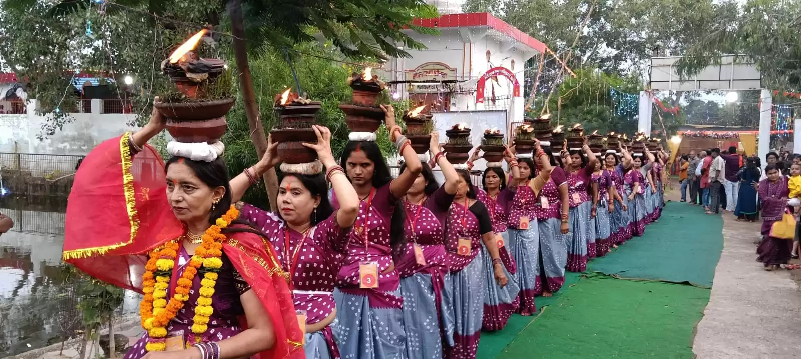 शीतला मंदिर में नवमी पर्व पर ज्वारा विसर्जन शोभायात्रा के दर्शन के लिए उमड़े श्रद्धालु