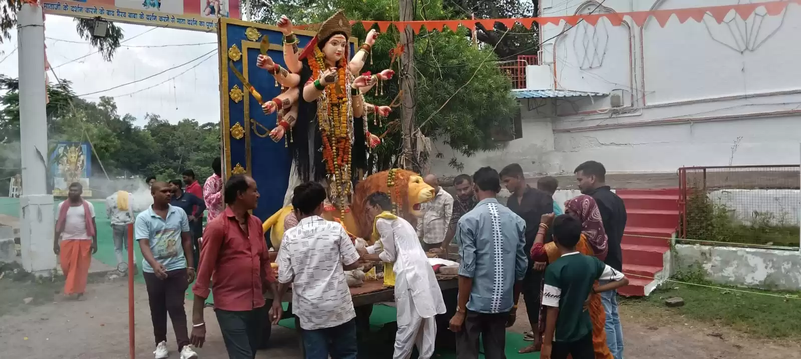 मां दुर्गा प्रतिमाओं के विसर्जन का क्रम शुरू