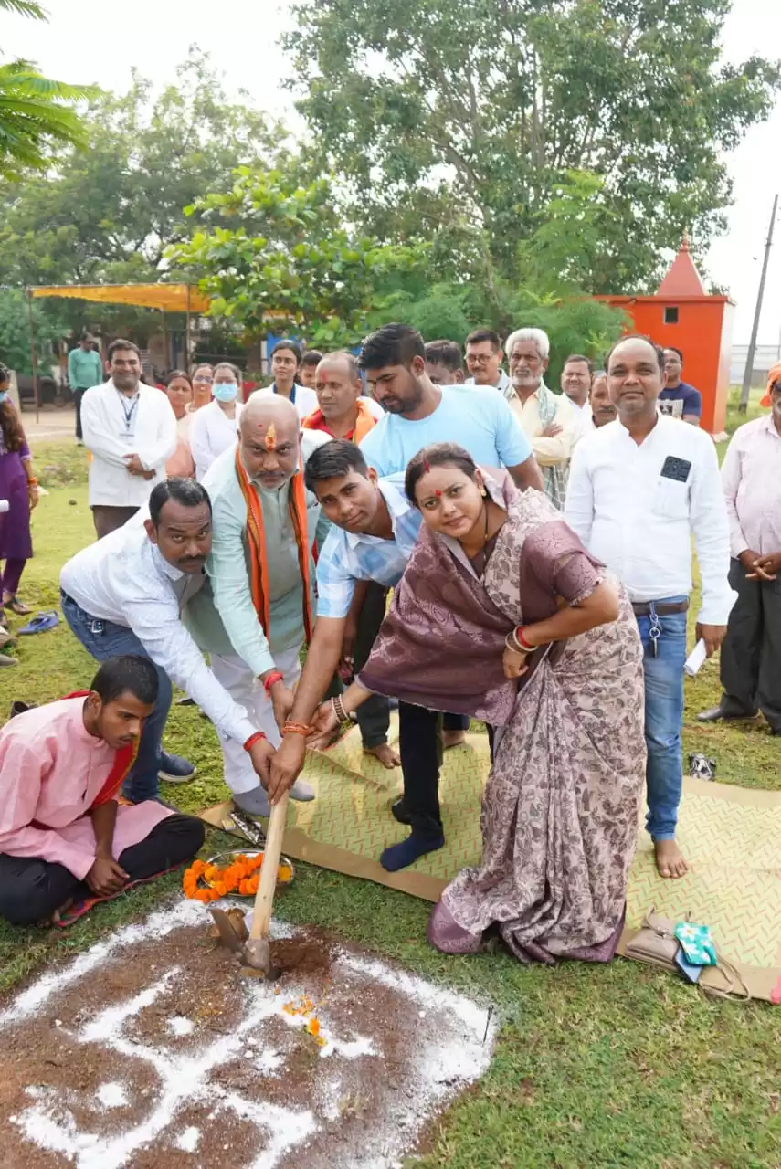 दुर्ग ग्रामीण विधायक ललित चंद्राकर ने ग्राम नगपुरा में 20 लाख रुपए की नवीन विकास कार्यों की आधारशिला रखी