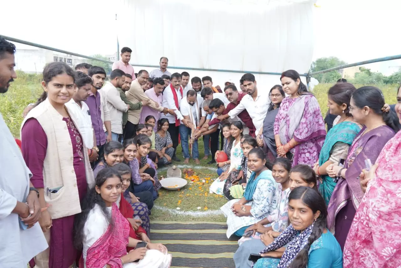 लक्ष्मण प्रसाद वैद्य शासकीय कन्या महाविद्यालय परिसर में 100 बेड का कन्या छात्रावास का भूमिपूजन