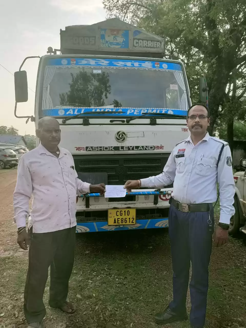 ओवरलोड वाहन पर यातायात पुलिस की कार्रवाई जारी, वाहन चालकों से 27,400 रूपये समन शुल्क वसूला