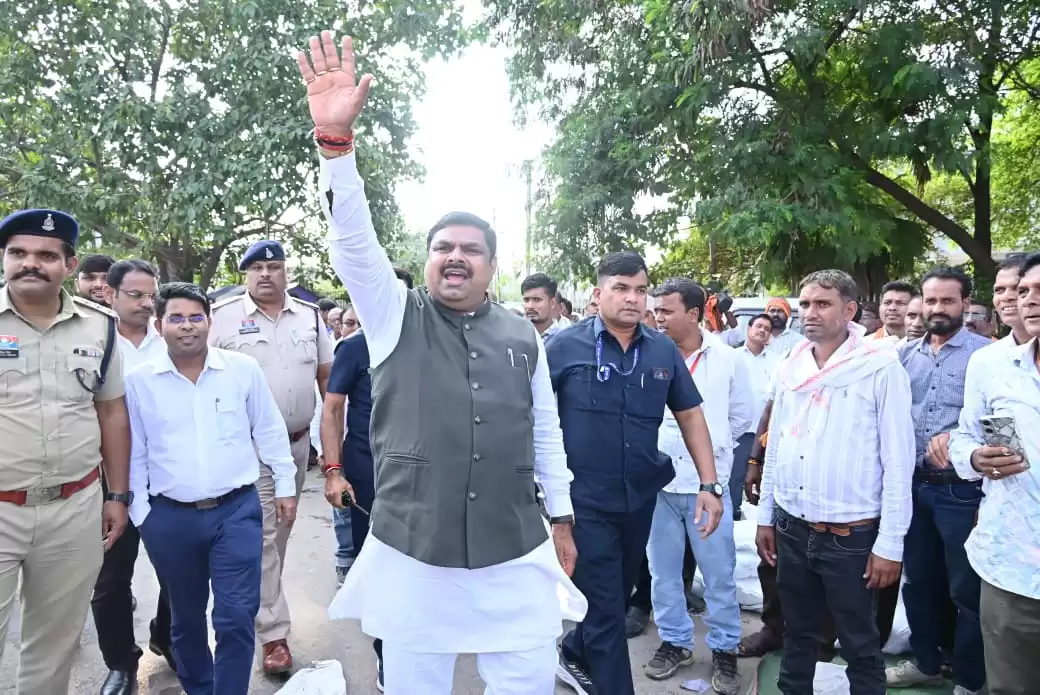 हम सभी एक किसान परिवार के हैं आपकी समस्याओं के हल के लिए हम प्रतिबद्ध- मंत्री गजेंद्र यादव