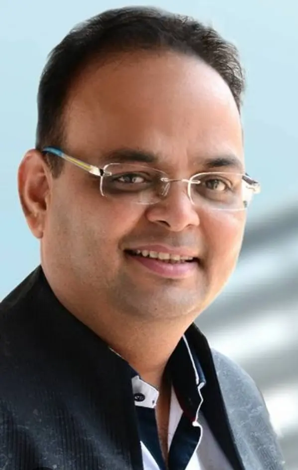 लाइफ केयर के डायरेक्टर मनीष पारख के ठिकानों पर ईओडब्ल्यू की दबिश