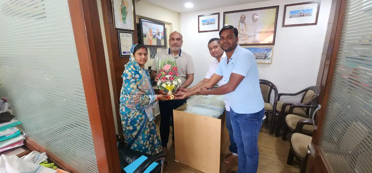 बिहार से लौटने पर लोगों ने की ललित चंद्राकर से मुलाकात