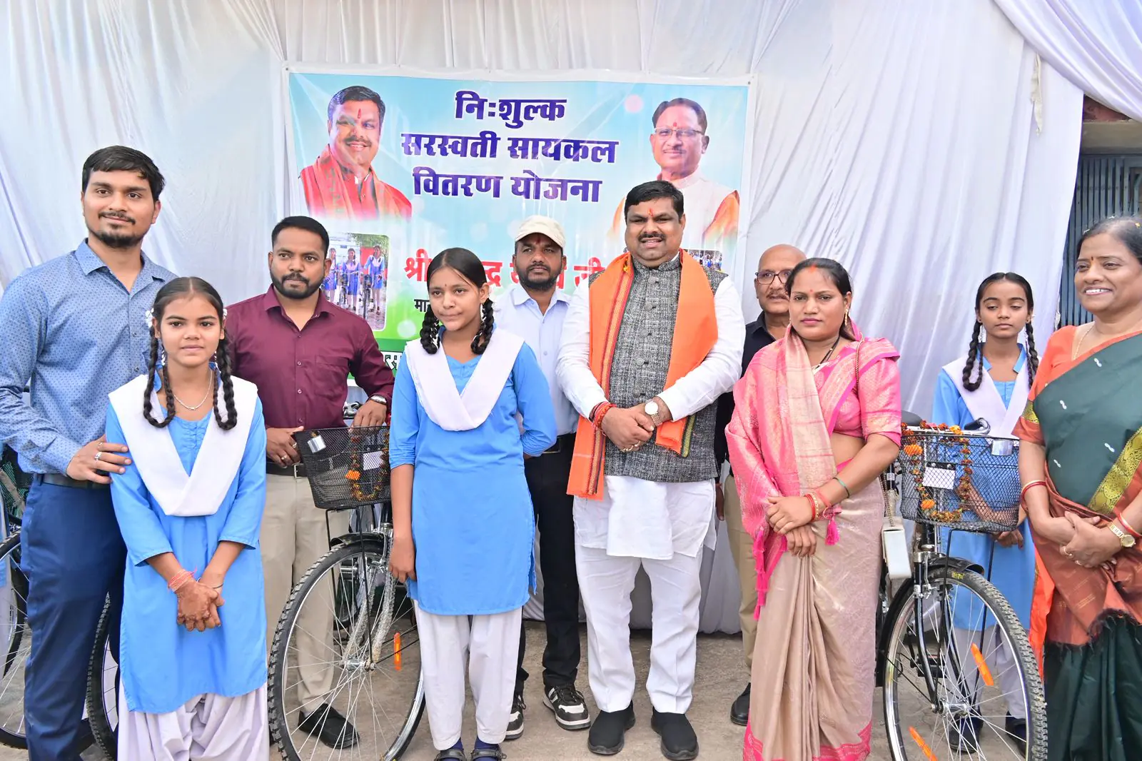 स्कूल शिक्षा मंत्री गजेन्द्र यादव ने छात्राओं को किया सायकल वितरण, शासकीय उरला स्कूल में चार अतिरिक्त कक्षों के निर्माण की घोषणा
