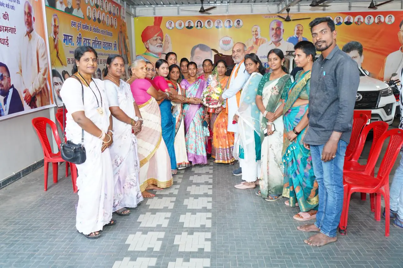 पुरैना के कार्यकर्ताओं ने विधायक ललित चंद्राकर के निवास स्थान पर सौजन्य मुलाकात की