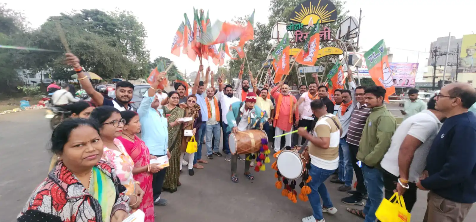 दुर्ग ग्रामीण विधायक ललित चंद्राकर ने बिहार विधानसभा चुनाव में NDA की प्रचंड जीत पर कार्यकर्ताओं के साथ खुशियां मनाई