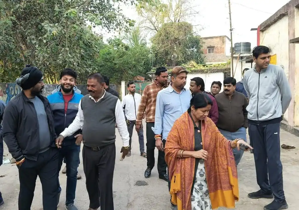 मेयर एवं कमिश्नर का वार्ड 60 में सुबह-सुबह निरीक्षण, सफाई में लापरवाही पर कड़ी चेतावनी