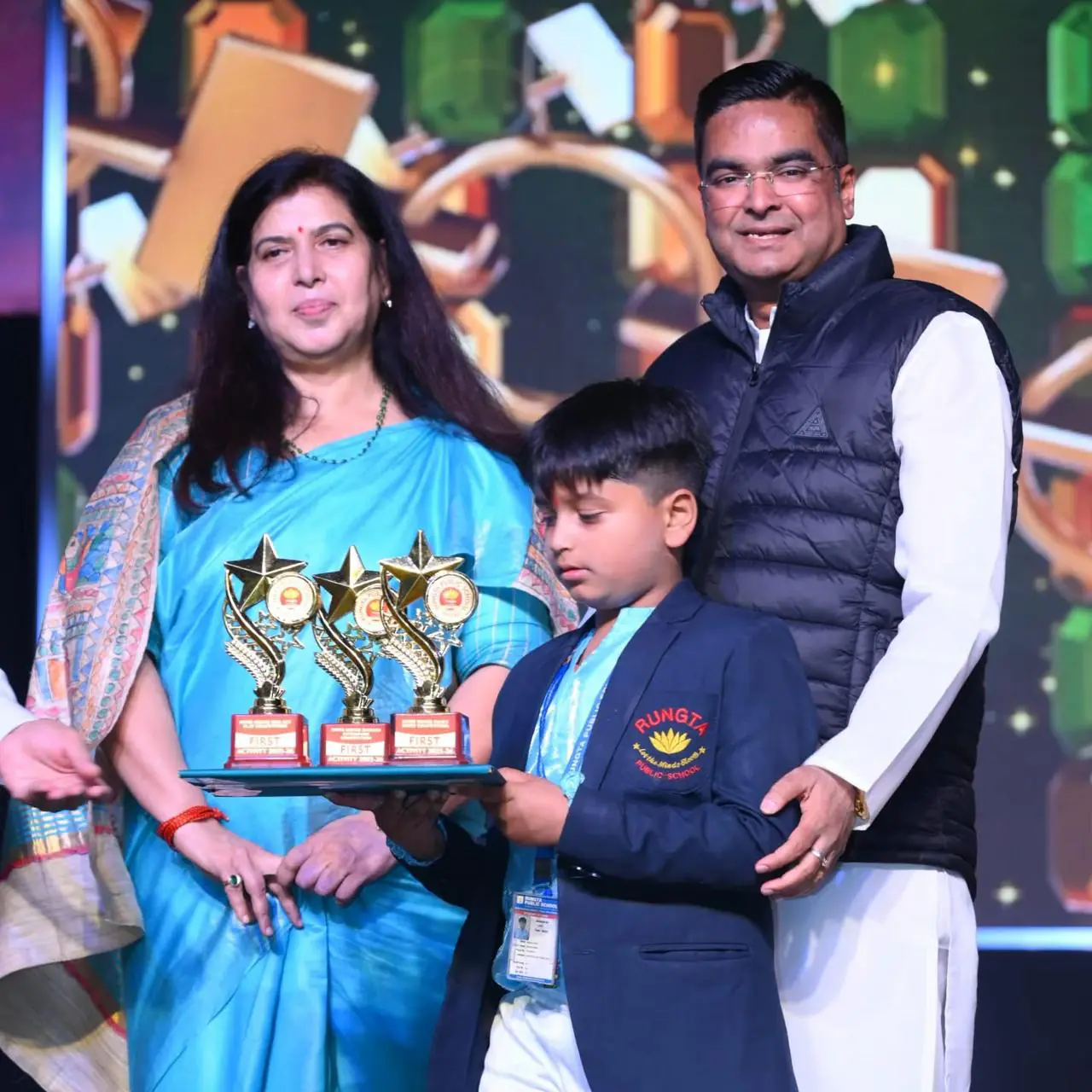 सरोज पाण्डेय और वैशालीनगर विधायक रिकेश सेन एक मंच पर, रुंगटा पब्लिक स्कूल के वार्षिकोत्सव में हुए शामिल