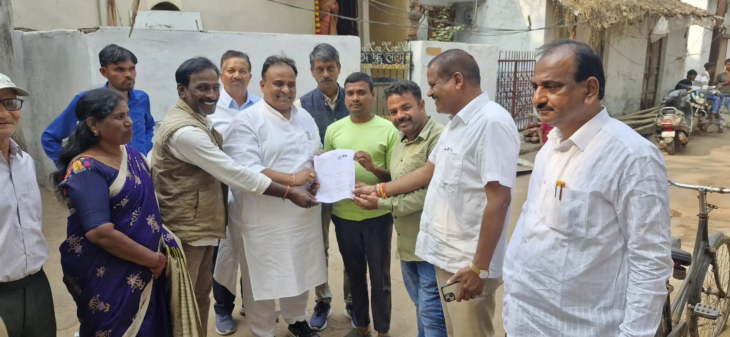 कांग्रेस के एसआईआर प्रभारी राजेन्द्र,दीपक ने मध्य ब्लॉक के वार्डो का दौरा किया