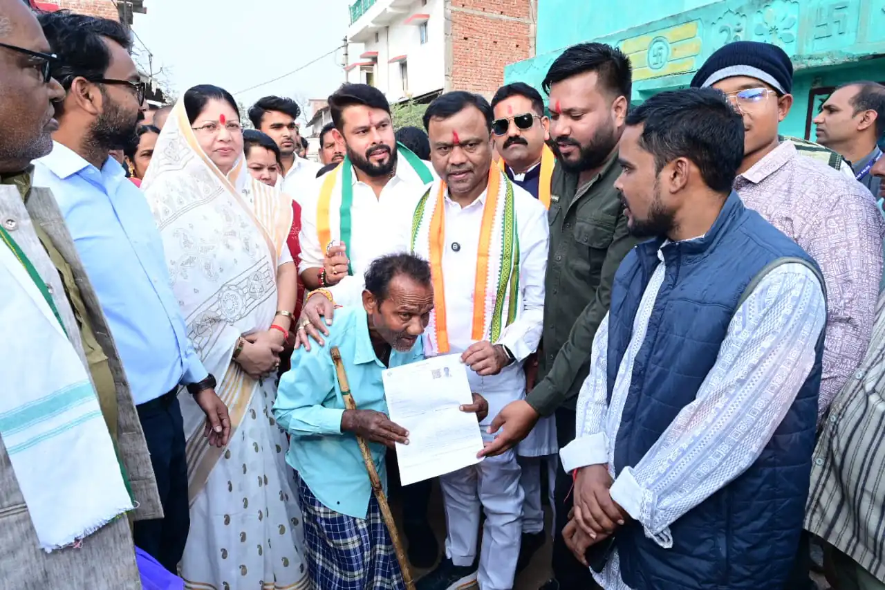 विशेष गहन पुनरीक्षण अभियान को लेकर दीपक बैज का निरीक्षण