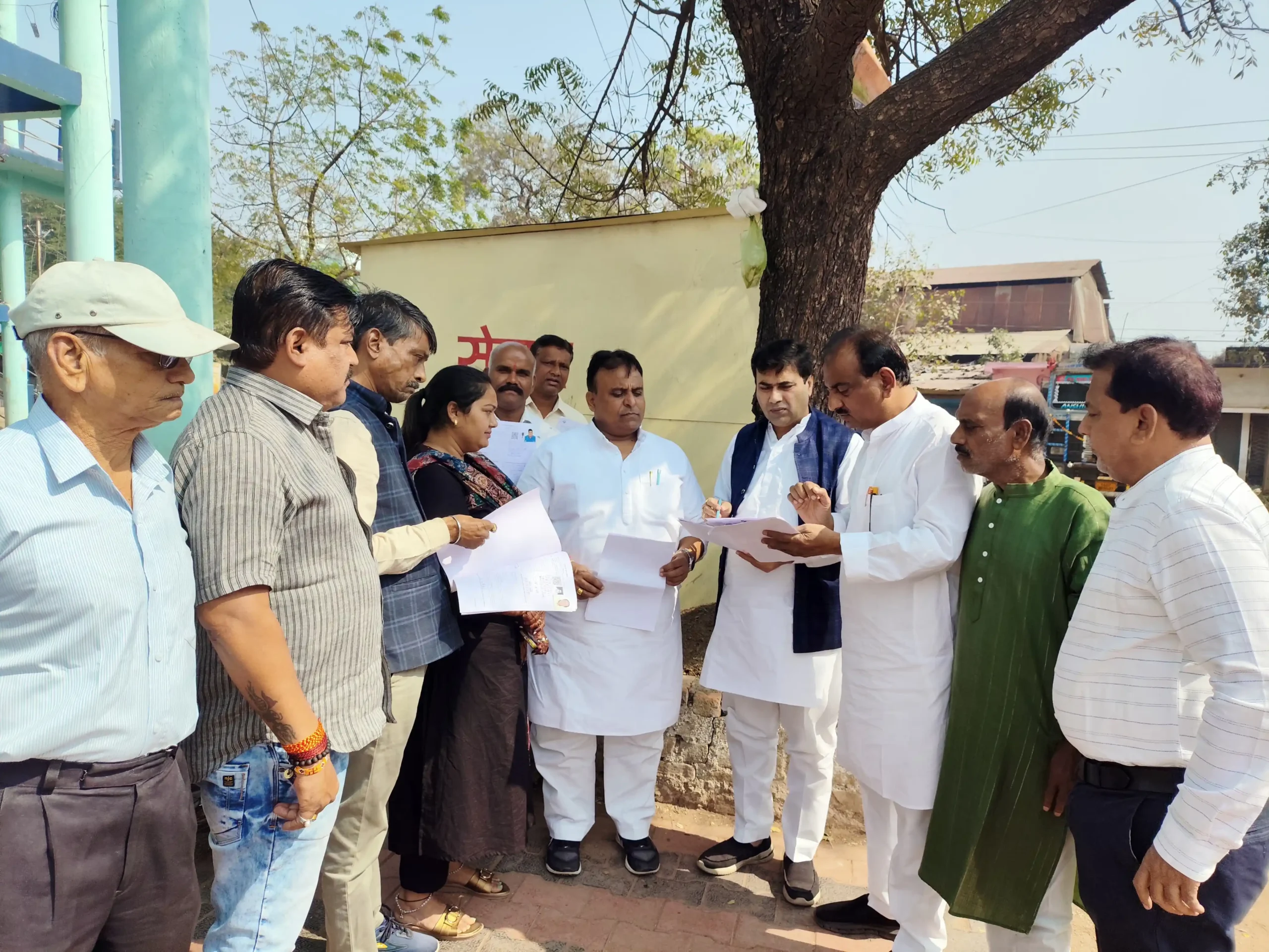 कांग्रेस के एसआईआर प्रभारी राजेन्द्र, दीपक के साथ, धीरज,अलताफ,कोहले ने मध्य ब्लॉक के वार्डो का दौरा किया