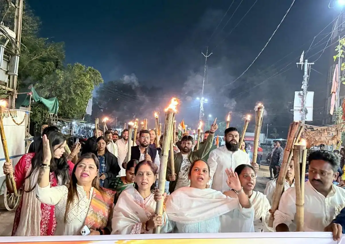 बिजली बिल की बढ़ोतरी को लेकर दुर्ग शहर जिला युवा कांग्रेस ने निकाली भव्य मशाल यात्रा