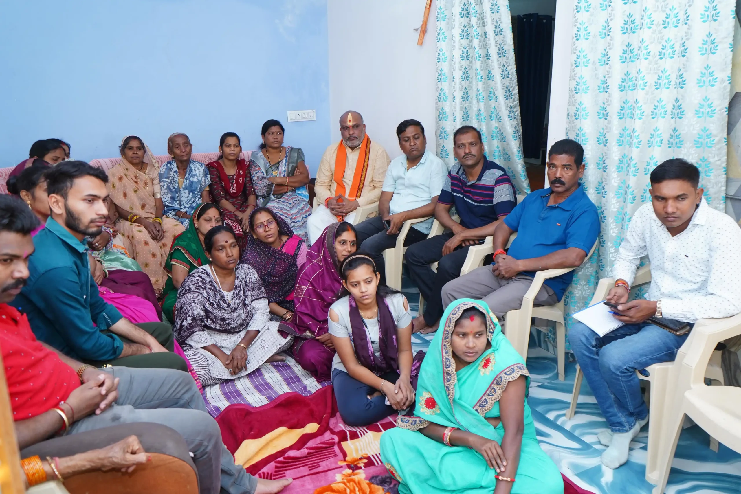 दुर्ग ग्रामीण विधायक ललित चंद्राकर नें बूथ कार्यकताओं के साथ सुनी मन की बात की 128 वीं कड़ी