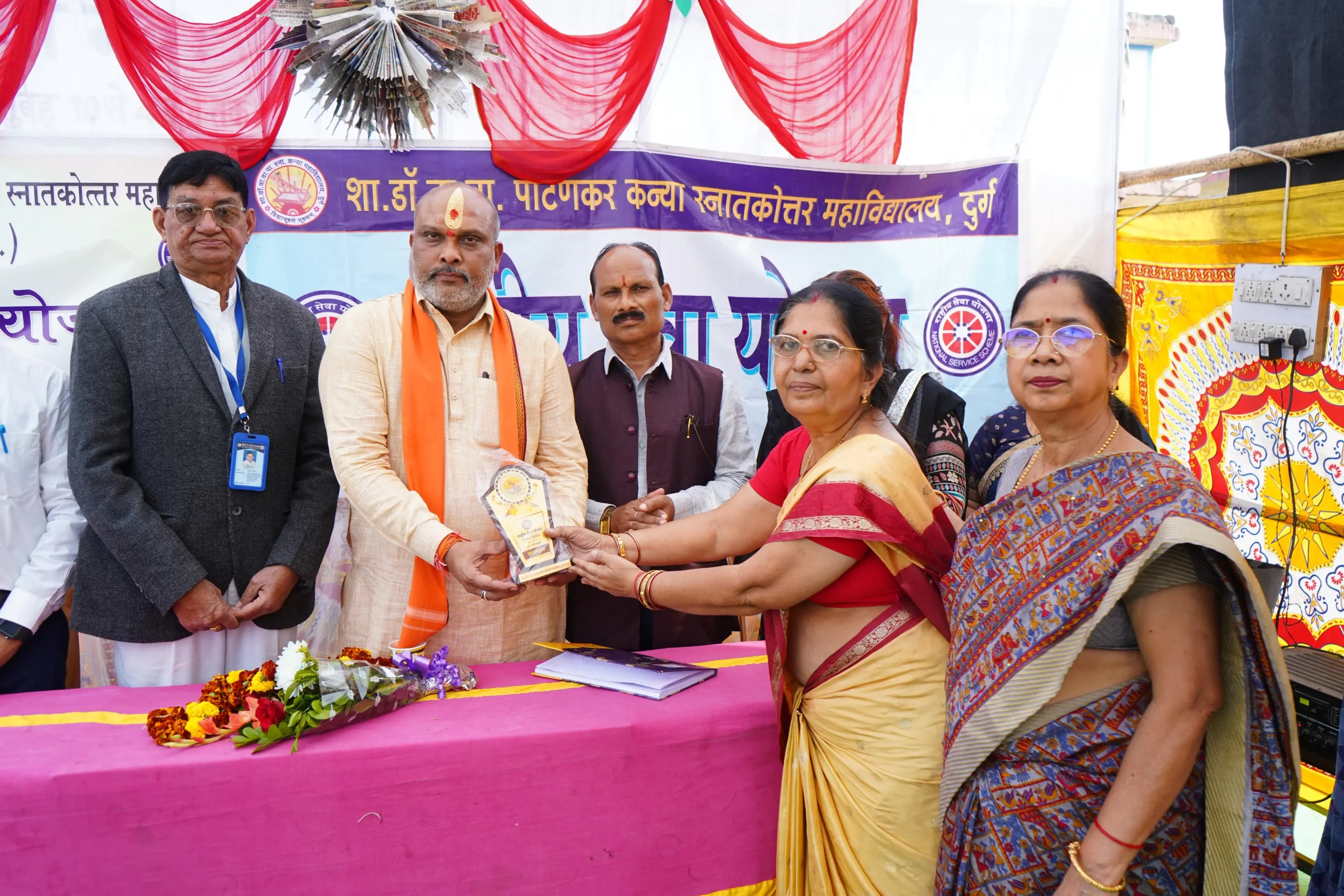 NSS इकाई द्वारा आयोजित स्वास्थ्य शिविर में सम्मिलित हुए दुर्ग ग्रामीण विधायक ललित चंद्राकर